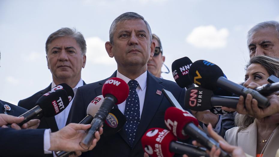 Yeni Parti İçin Geri Sayım Başladı: Logo ve Renk Seçimleri Netlik Kazanıyor