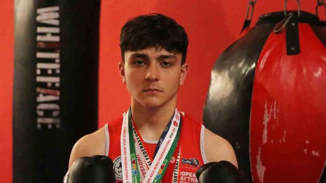 Sokaktan Geçerken Gören Genç Sporcu, Dünya Şampiyonluğu Hedefinde