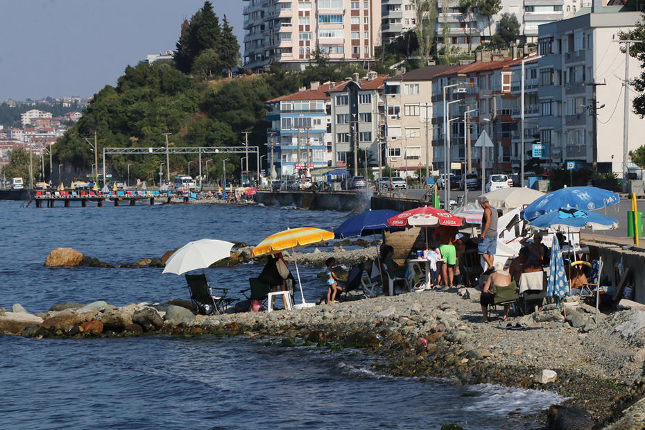 Çınarcık'ta Denize Girmek Yasaklandı: Kimyasal ve Atık Su Sorunları Çözüm Bekliyor