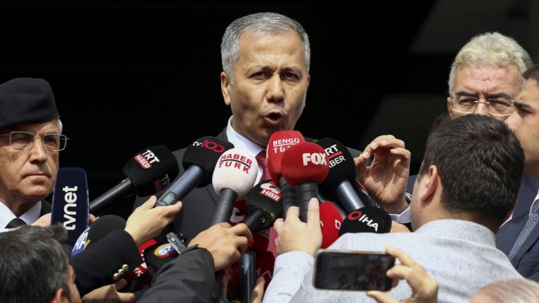 Şırnak'ta servis aracına düzenlenen saldırıda 1 kişi hayatını kaybetti