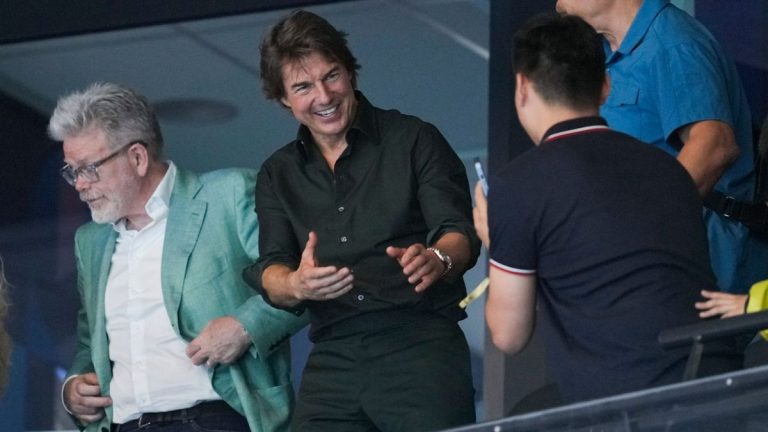 Tom Cruise, Paris 2024 Olimpiyatları'nın kapanış töreninde paraşütle atlayacak