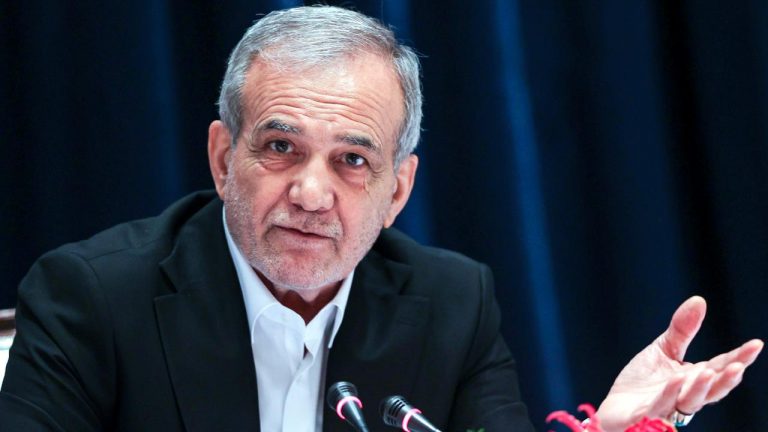 İran Cumhurbaşkanı Pezeshkian: ABD doları silah olarak kullanıyor