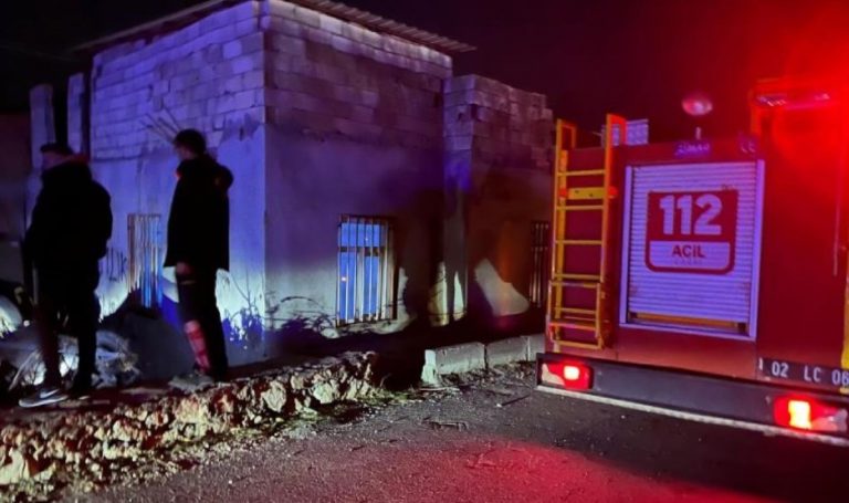 Araba bahçeye uçtu, yaralılar ortadan kayboldu! – Türkiye’den son dakika haberleri