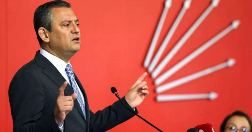 Özgür Özel, 1276 Oyun 1171’i alarak CHP’nin yeni lideri seçildi