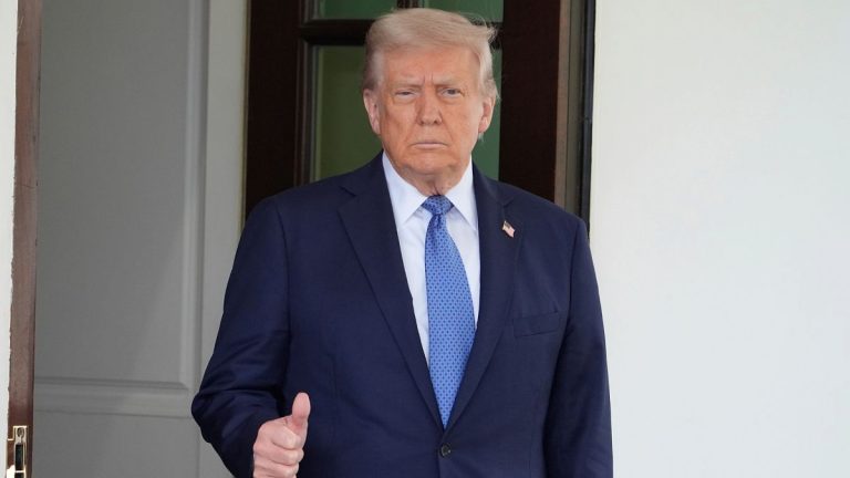 Trump, ABD’nin ticari müzakereler için buluştuğunu, Pekin’i reddettiğini söylüyor