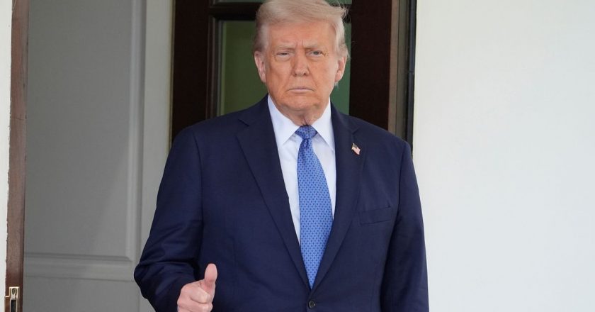 Trump, ABD’nin ticari müzakereler için buluştuğunu, Pekin’i reddettiğini söylüyor