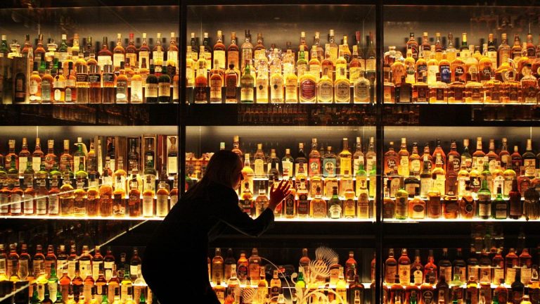 İngiltere – Hindistan’da Anlaşma: Viski Vergileri Yarıya