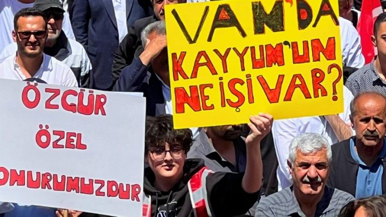 Lider CHP Özgür ralli minibüsü özel: “Türkiye Olmadan Terörizm Evet” Biz diyoruz “”