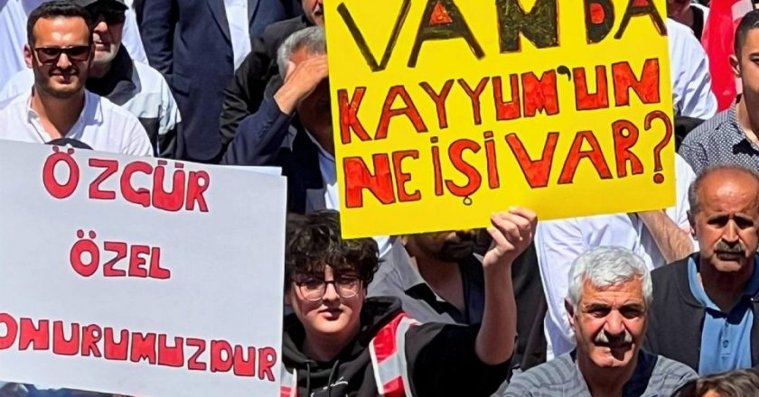 Lider CHP Özgür ralli minibüsü özel: “Türkiye Olmadan Terörizm Evet” Biz diyoruz “”