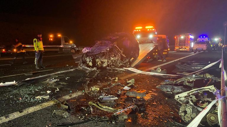 Ankara-nikde otoyolunda iki araba çarpıştı: 4 öldü, 1 ciddi yaralı