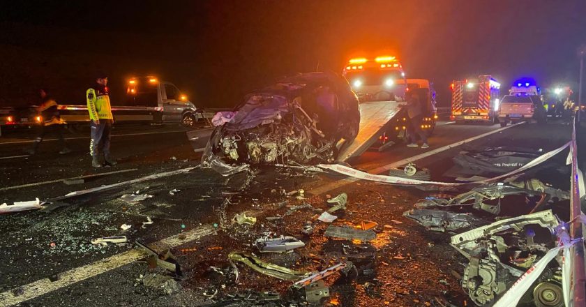 Ankara-nikde otoyolunda iki araba çarpıştı: 4 öldü, 1 ciddi yaralı