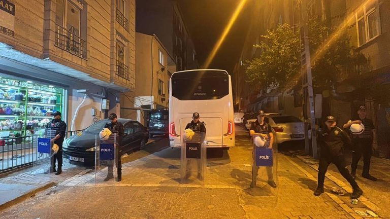 Esenyurt’ta köpek tartışmasının kavgaya dönüşmesi sonucu 7 kişi yaralandı