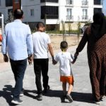 Koruyucu ailelerin yanında 10 binden fazla çocuk aile sıcaklığında büyüyor