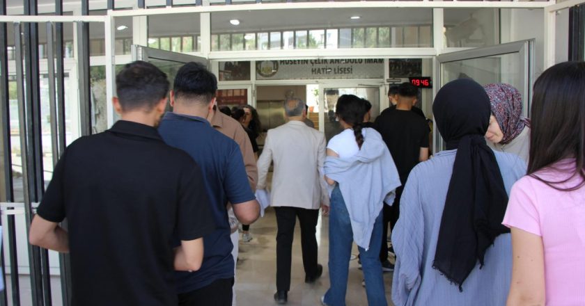 YKS’nin üçüncü oturumu Yabancı Dil Testi başladı