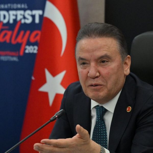 Antalya Büyükşehir Belediye Başkanı Muhittin Böcek tutuklandı