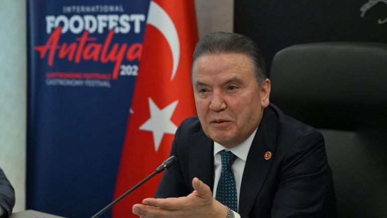 Antalya Büyükşehir Belediye Başkanı Muhittin Böcek tutuklandı