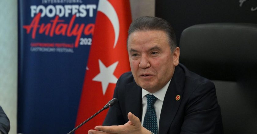 Antalya Büyükşehir Belediye Başkanı Muhittin Böcek tutuklandı