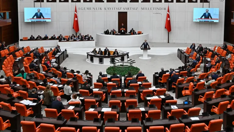 TBMM’de 3 uluslararası anlaşma kabul edildi: Genel Kurul’da tansiyon yükseldi – Son Dakika Türkiye Haberleri