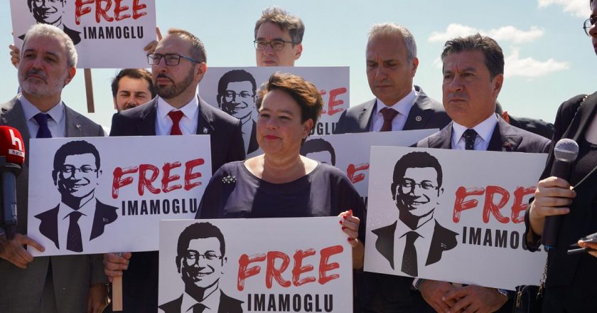 Avrupalı belediye başkanlarından oluşan Eurocities heyeti, Ekrem İmamoğlu’na destek için Silivri’de