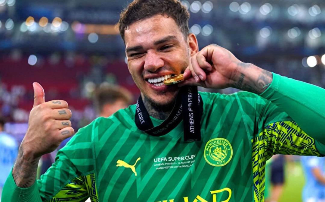 Hayranlar bu haberi coşkuyla bekliyorlardı! Galatasaray kalecinin transferinin mutlu bir sonuna ulaştı ... Bu oyunda Tribune, anlaşma sağlandı! 3