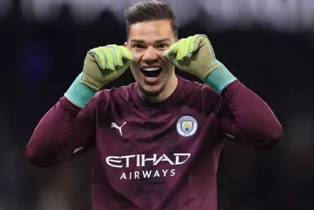 Hayranlar bu haberi coşkuyla bekliyorlardı! Galatasaray kalecinin transferinin mutlu bir sonuna ulaştı ... Bu oyunda Tribune, anlaşma sağlandı! 2