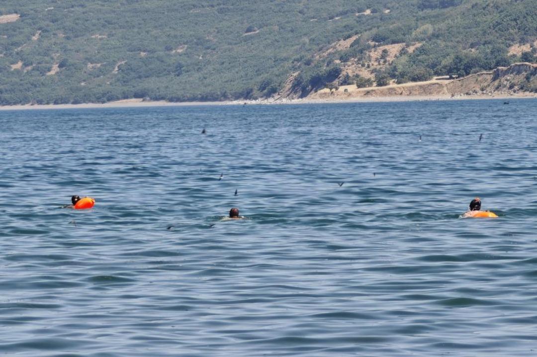 30 Ağustos'ta Lake Van'da 6 kilometre yüzüyordu