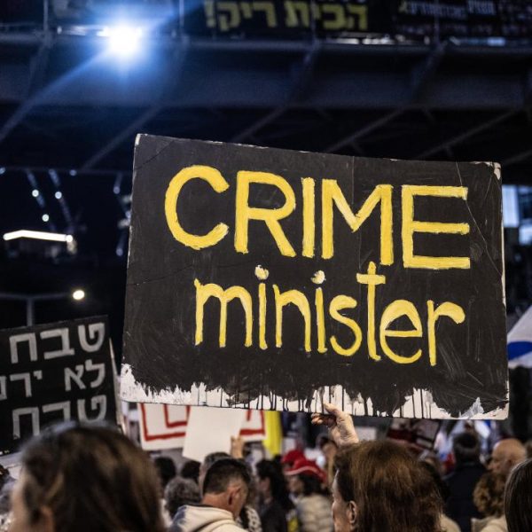 Gazze’nin işgaline karşı çıkan İsrailliler, Tel Aviv’de otoyol kapattı