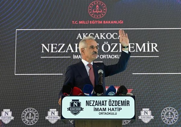 Düzce’ye modern eğitim yuvası… Bakan Uraloğlu açılışı gerçekleştirdi