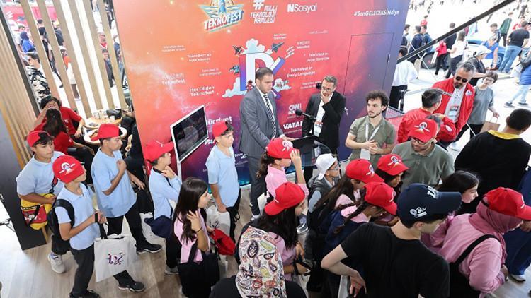 TEKNOFEST’te Demirören standına yoğun ilgi