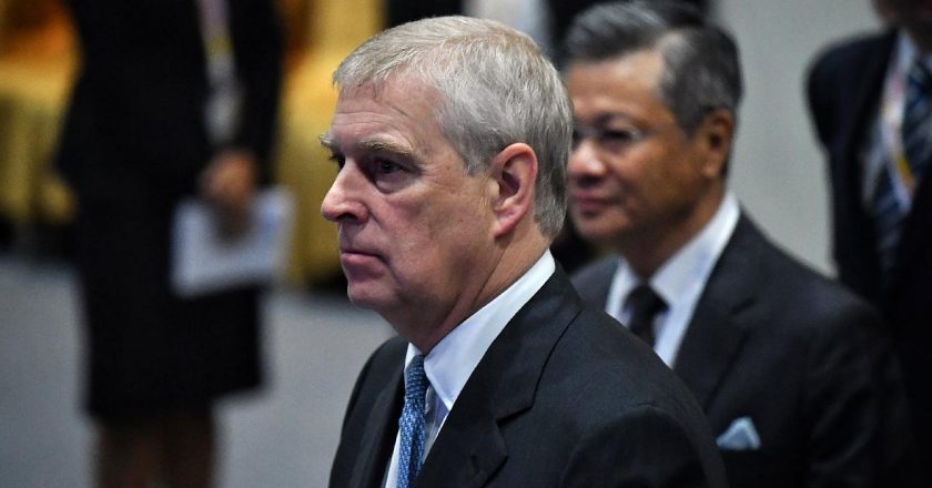 İngiltere Kralı Charles, kardeşi Prens Andrew’un ünvanlarını geri aldı