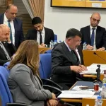 Veli Ağbaba konuştu, Hakan Fidan sesli güldü: ‘Siyasi etik kanunu çıkarın, ama Davutoğlu meselesini unutmayın’ – Son Dakika Siyaset Haberleri