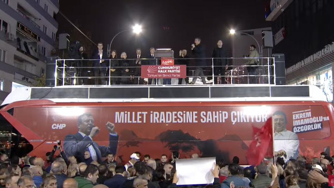 CHP Genel Başkanı Özgür Özel Ümraniye 4'teki mitinginde konuşuyor